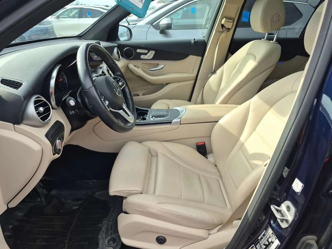 Mercedes-Benz GLC 300 CARFAX /2 Ключа/Нави/Подгрев/Панорама, снимка 8 - Автомобили и джипове - 54053183