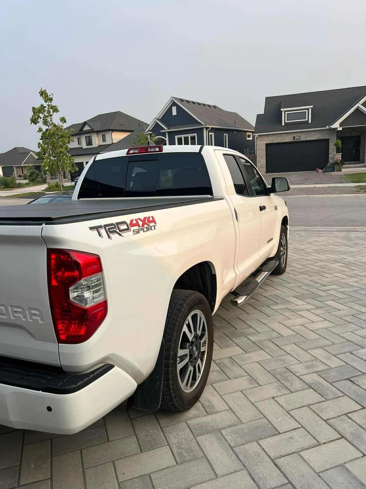 Toyota Tundra * 4x4 Double Cab * CARFAX * ЦЕНА ДО БГ, снимка 3 - Автомобили и джипове - 55322799