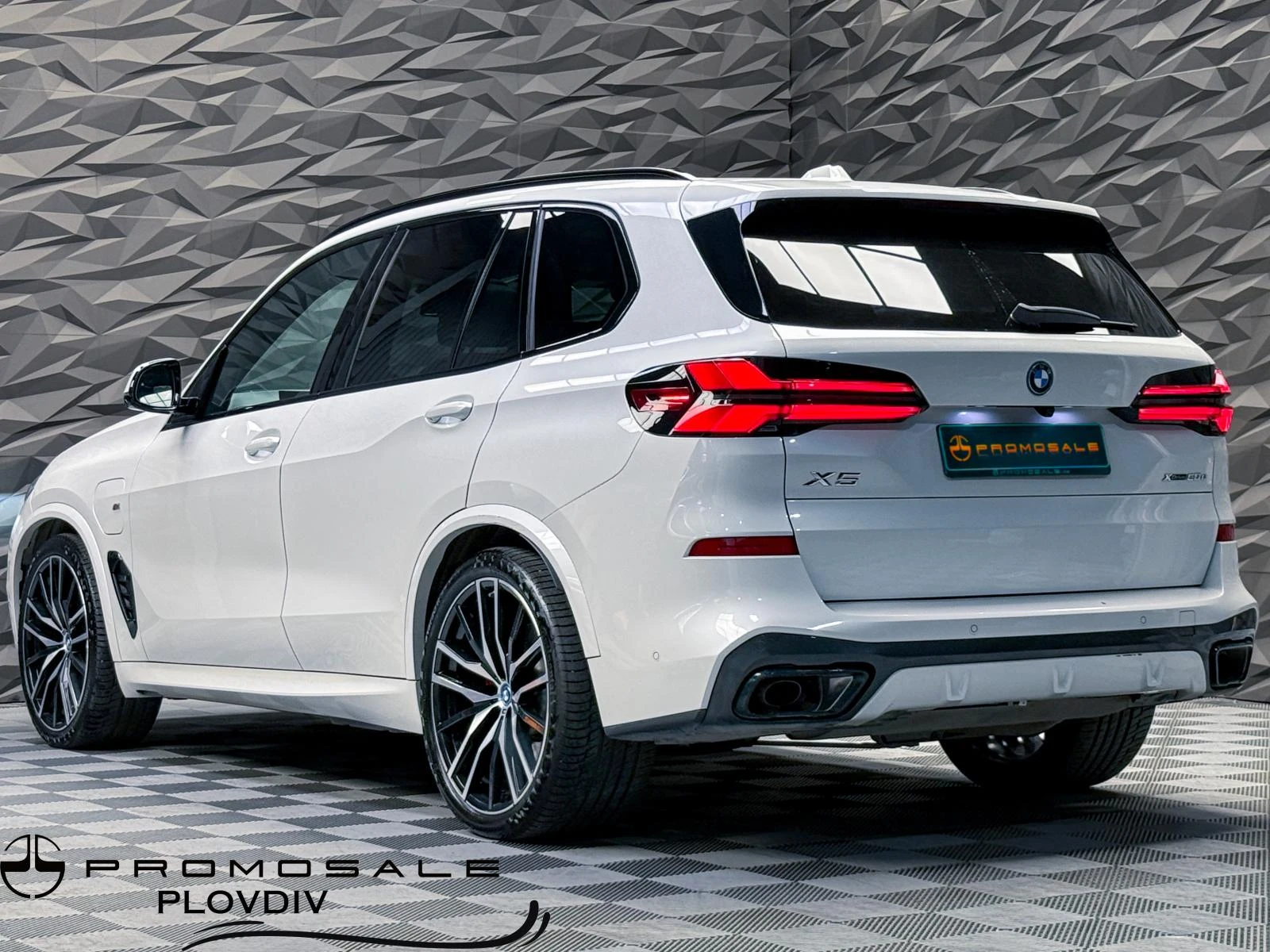 BMW X5 XDRIVE 50E* M SPORT* H&K* HUD* 360* PANO* ОБДУХВ* , снимка 17 - Автомобили и джипове - 55394941
