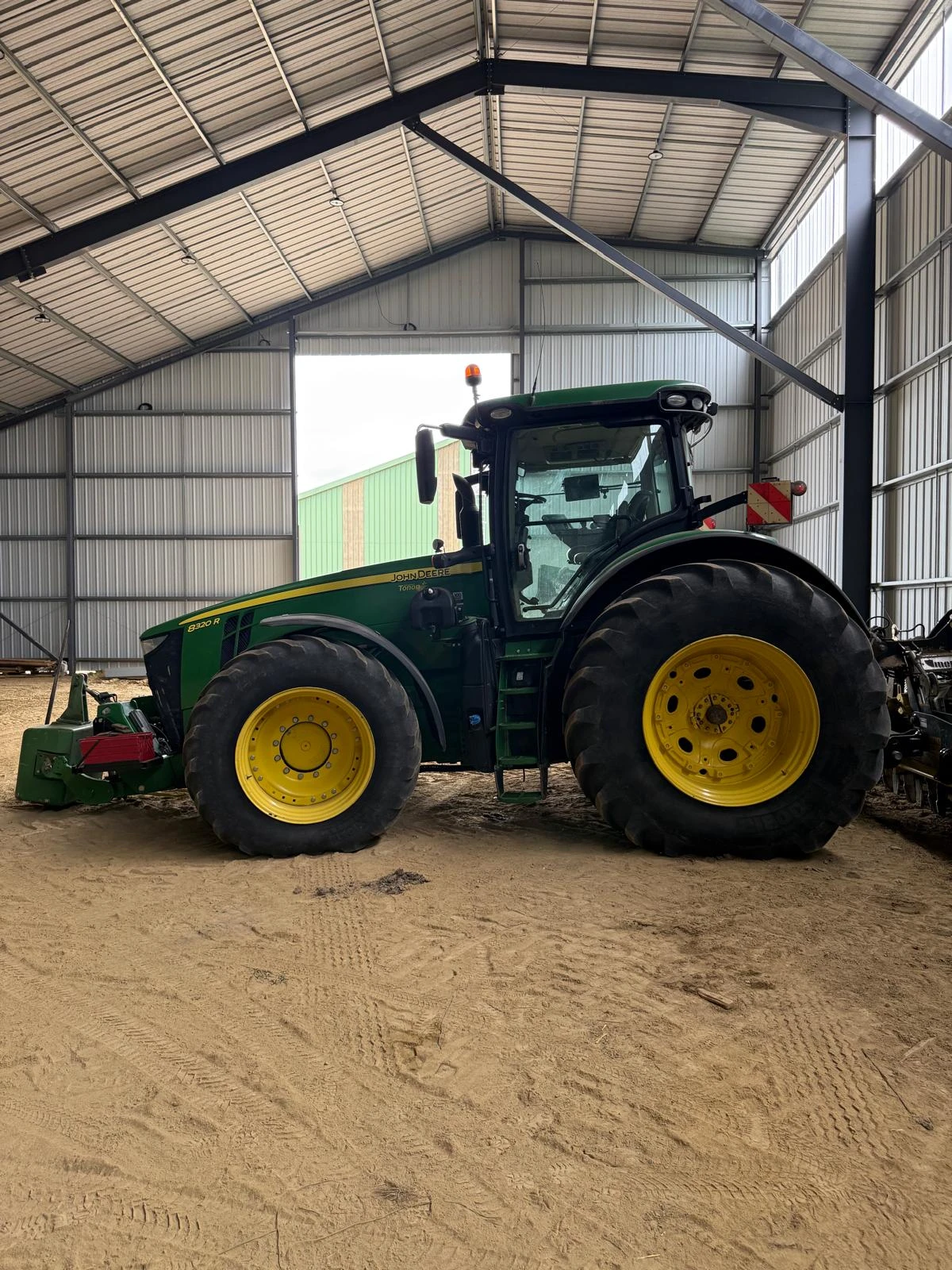 Трактор John Deere 8320R E23 лизинг с първоначална вноска 20 %, снимка 5 - Селскостопанска техника - 54461030