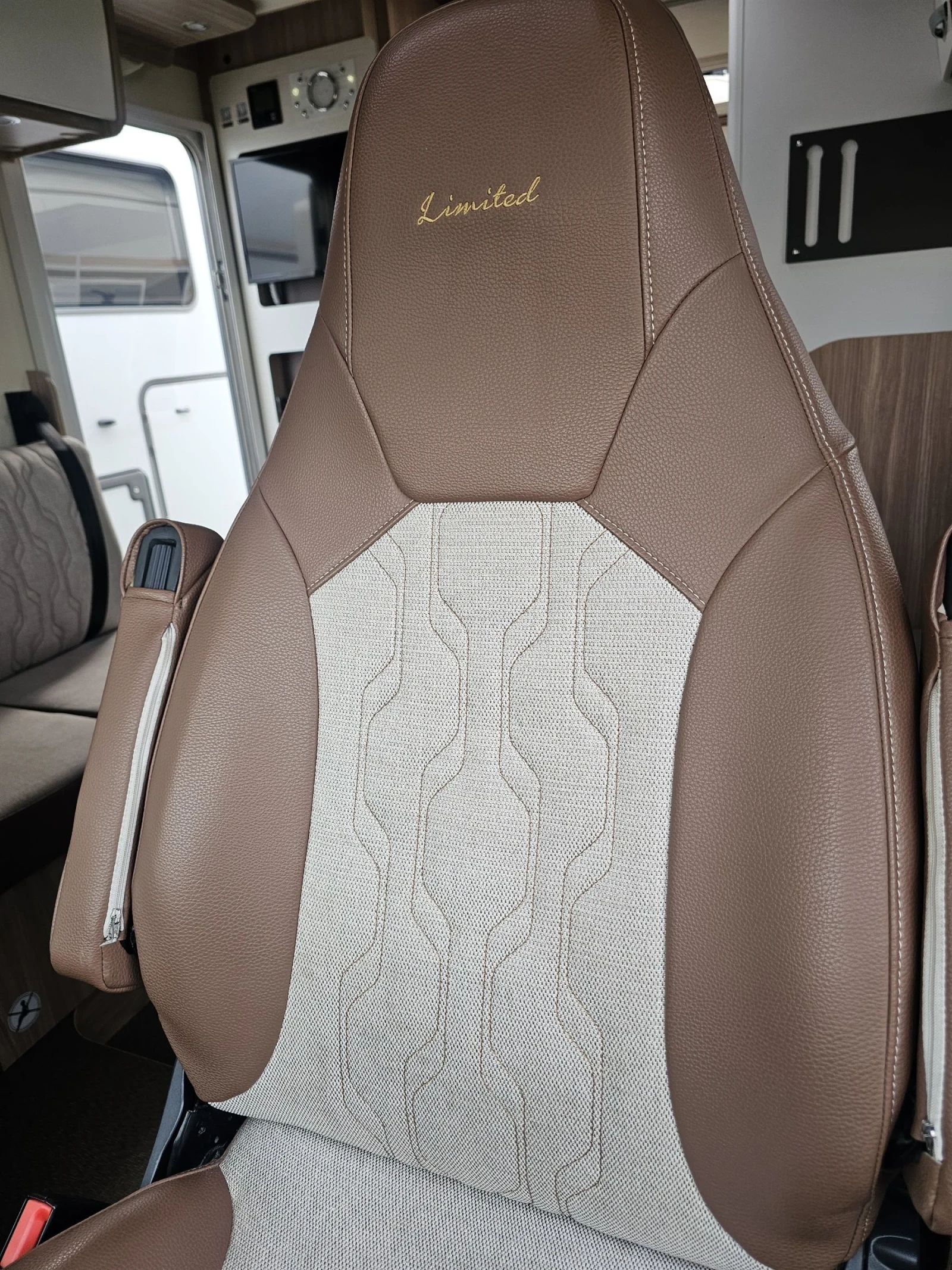 Кемпер Burstner Т727G - изображение 7