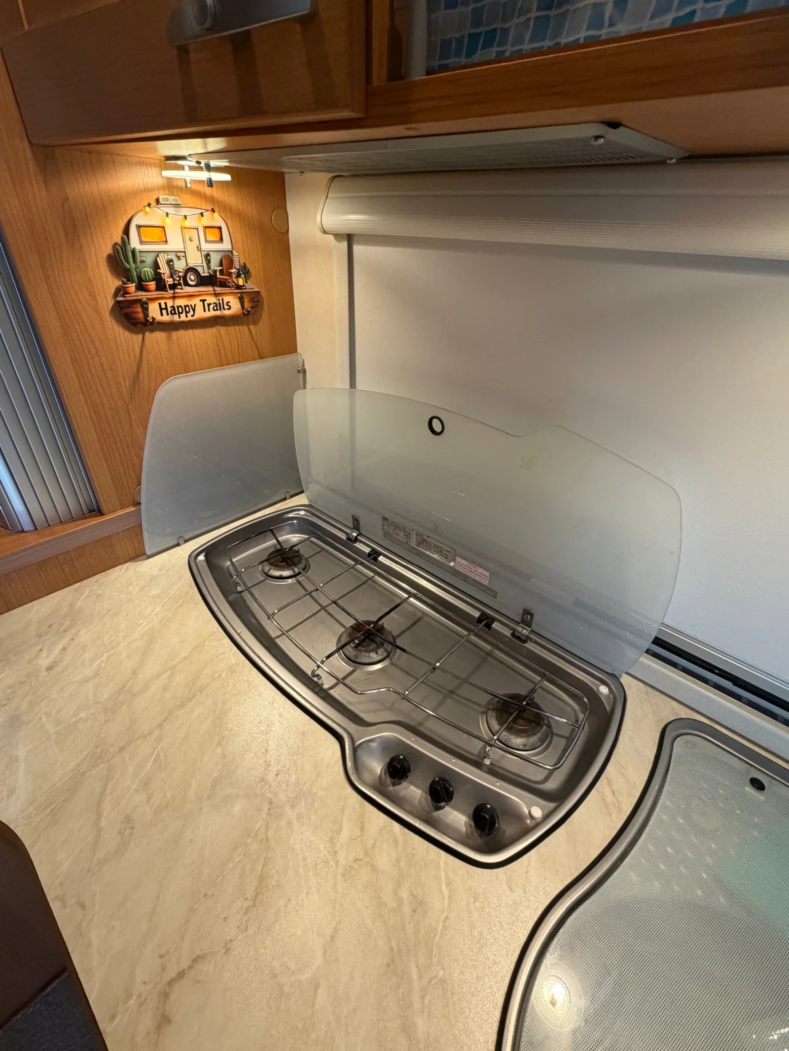 Каравана Knaus Royal Nordic plus 590, снимка 13 - Каравани и кемпери - 56518529