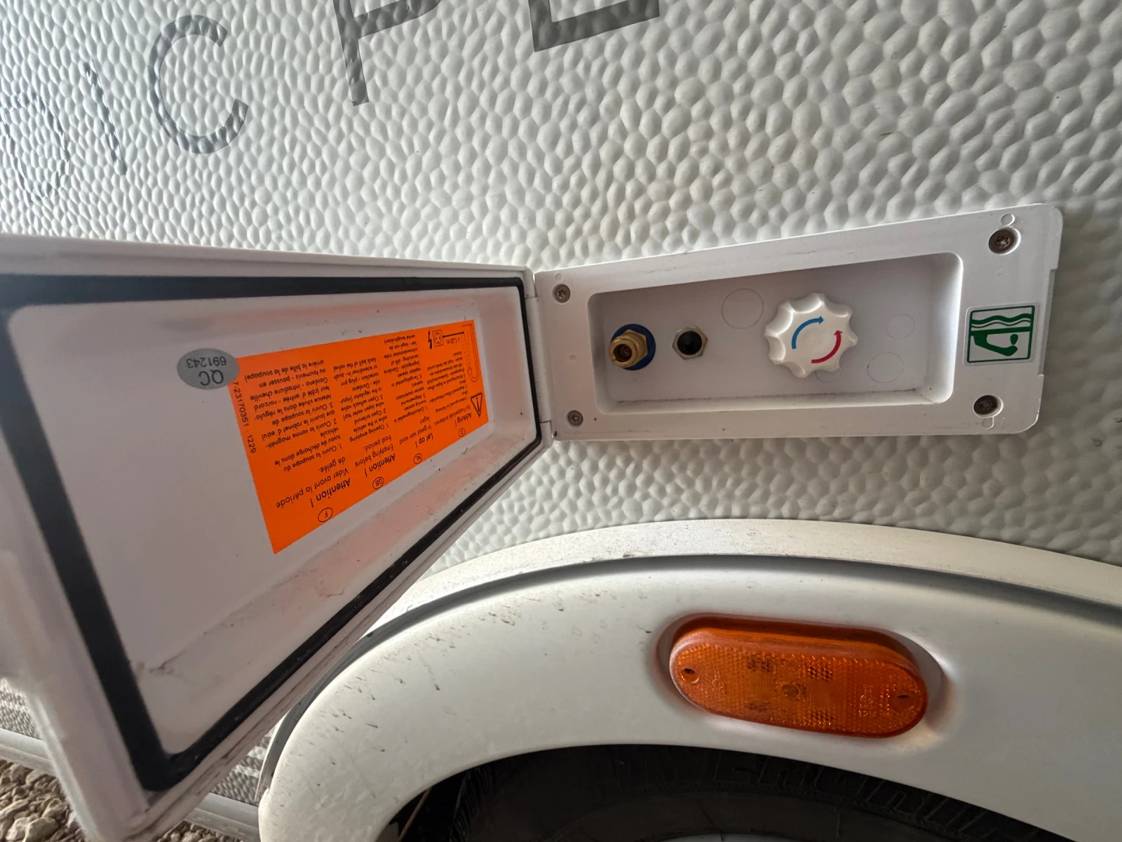 Каравана Knaus Royal Nordic plus 590, снимка 10 - Каравани и кемпери - 56518529