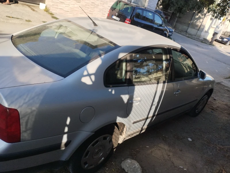 VW Passat, снимка 4 - Автомобили и джипове - 46986014