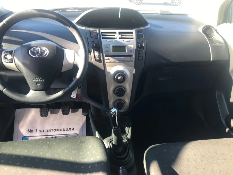 Toyota Yaris 1.0i facelift, снимка 6 - Автомобили и джипове - 48821095