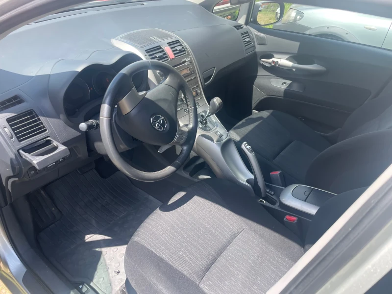 Toyota Auris 1.4 D, снимка 5 - Автомобили и джипове - 51295903