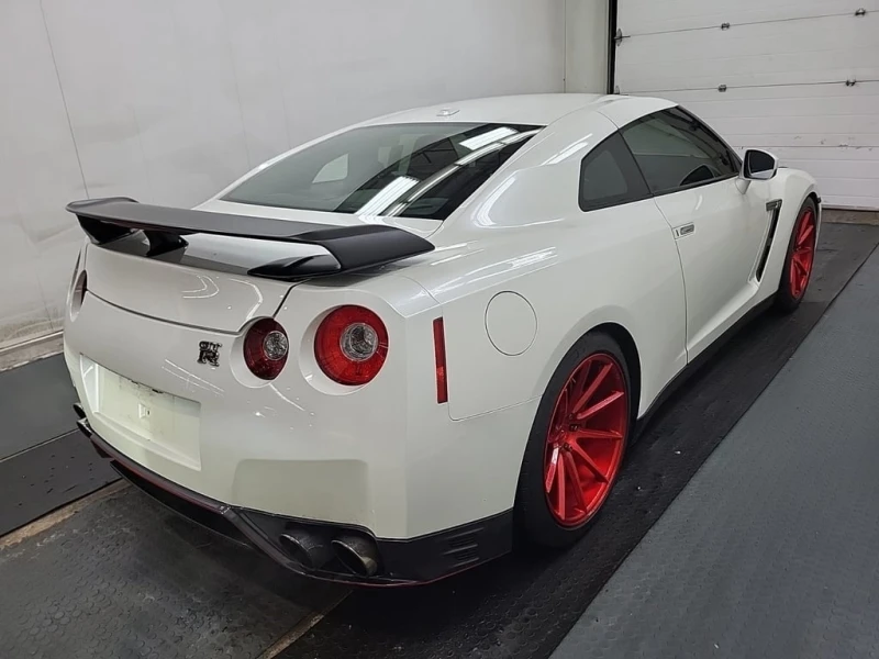 Nissan Gt-r * Black Edition * CARFAX * БЕЗ ПЪРВОНАЧАЛНА ВНОСКА, снимка 4 - Автомобили и джипове - 52990233