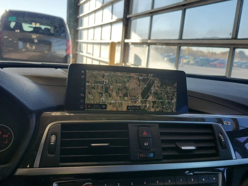 BMW 330 * 330I XDRIVE * CARFAX * БЕЗ ПЪРВОНАЧАЛНА ВНОСКА, снимка 10 - Автомобили и джипове - 53245016