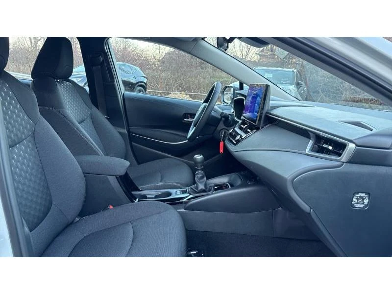 Toyota Corolla SDN 1.5 6MT Executive MY25 | Mobile.bg � ����������� 6