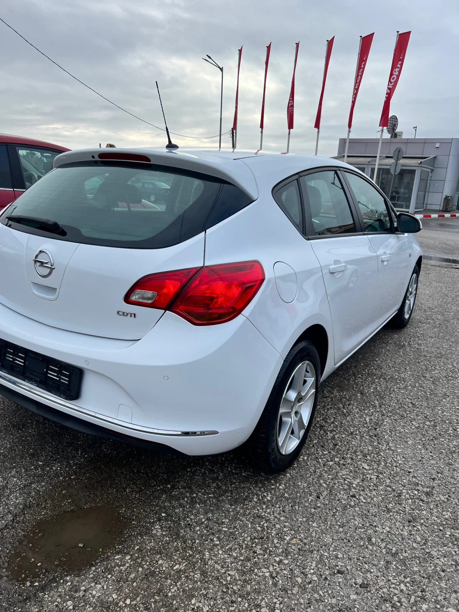 Opel Astra 1.7D COSMO EVRO5B - изображение 6