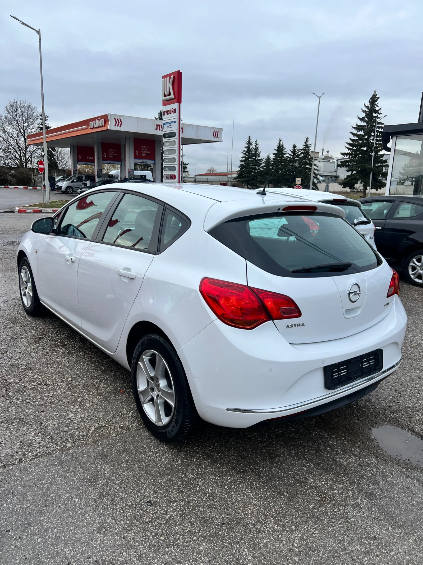 Opel Astra 1.7D COSMO EVRO5B - изображение 4