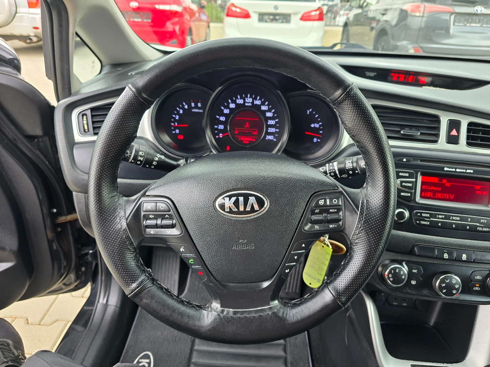 Kia Ceed 1.6CRDI, 110к.с., 6 скорости, Евро 5! | Mobile.bg — изображение 11