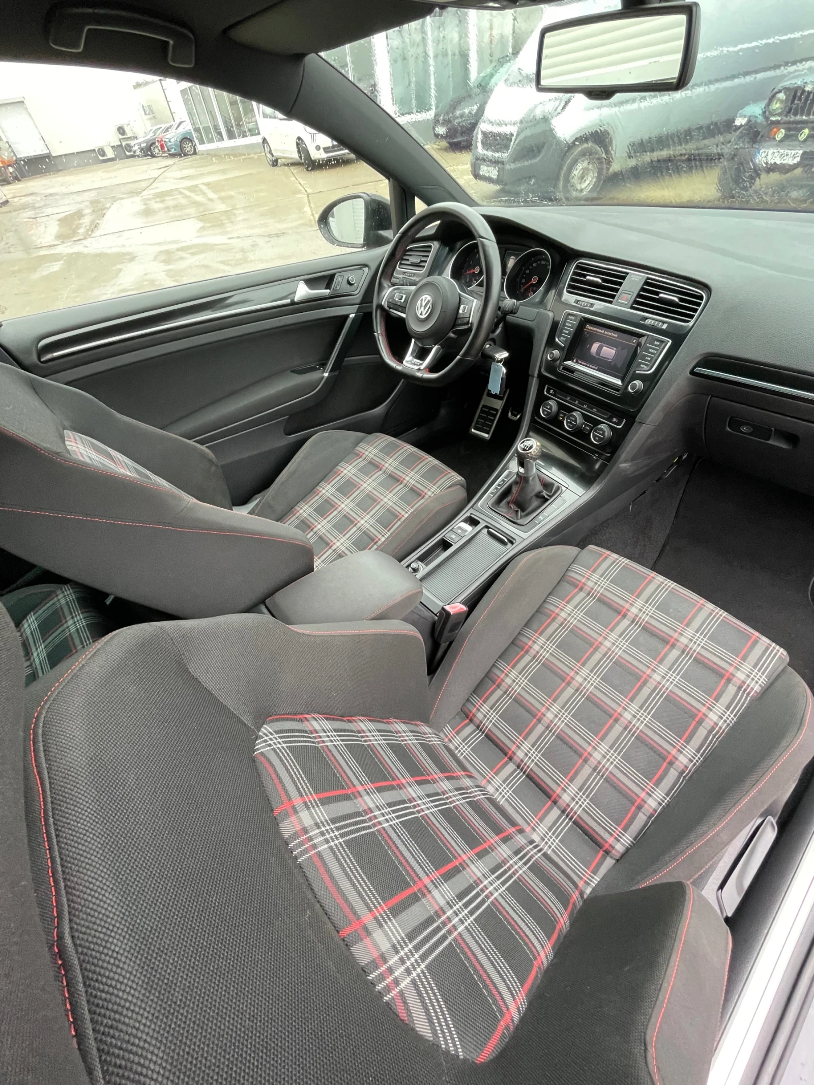 VW Golf 2.0TSI-GTI-220�.�. | Mobile.bg � ����������� 10