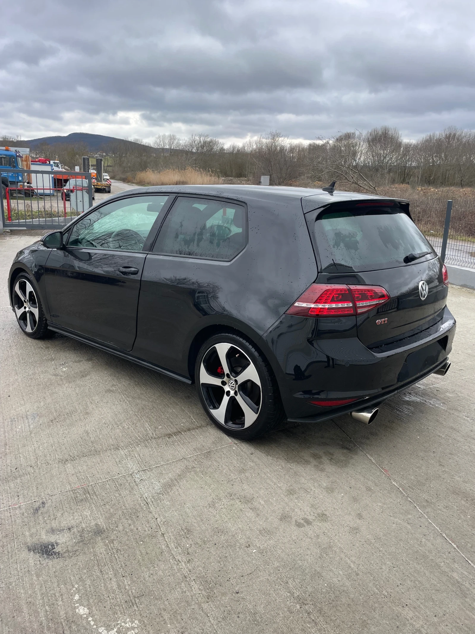 VW Golf 2.0TSI-GTI-220�.�. | Mobile.bg � ����������� 3