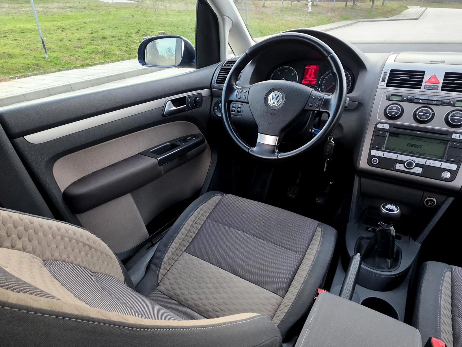 VW Touran 1.9TDi CROSS, снимка 11 - Автомобили и джипове - 53714350