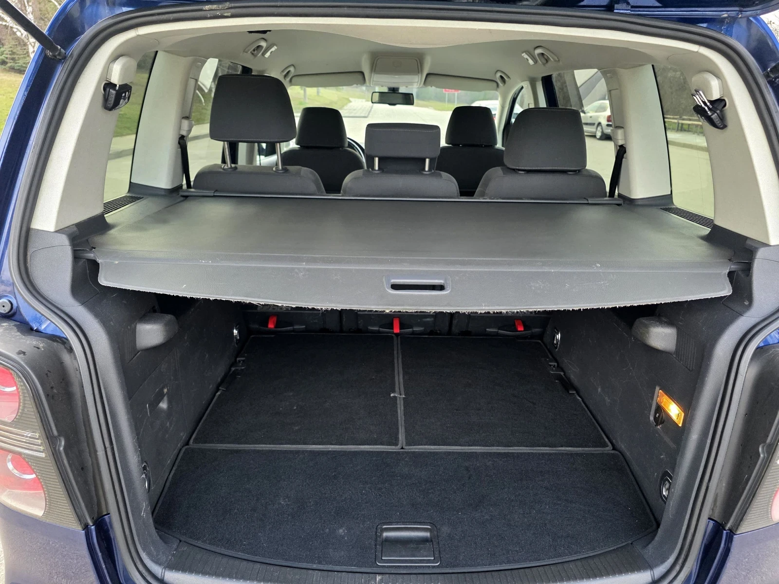 VW Touran 1.9TDi CROSS, снимка 15 - Автомобили и джипове - 53714350