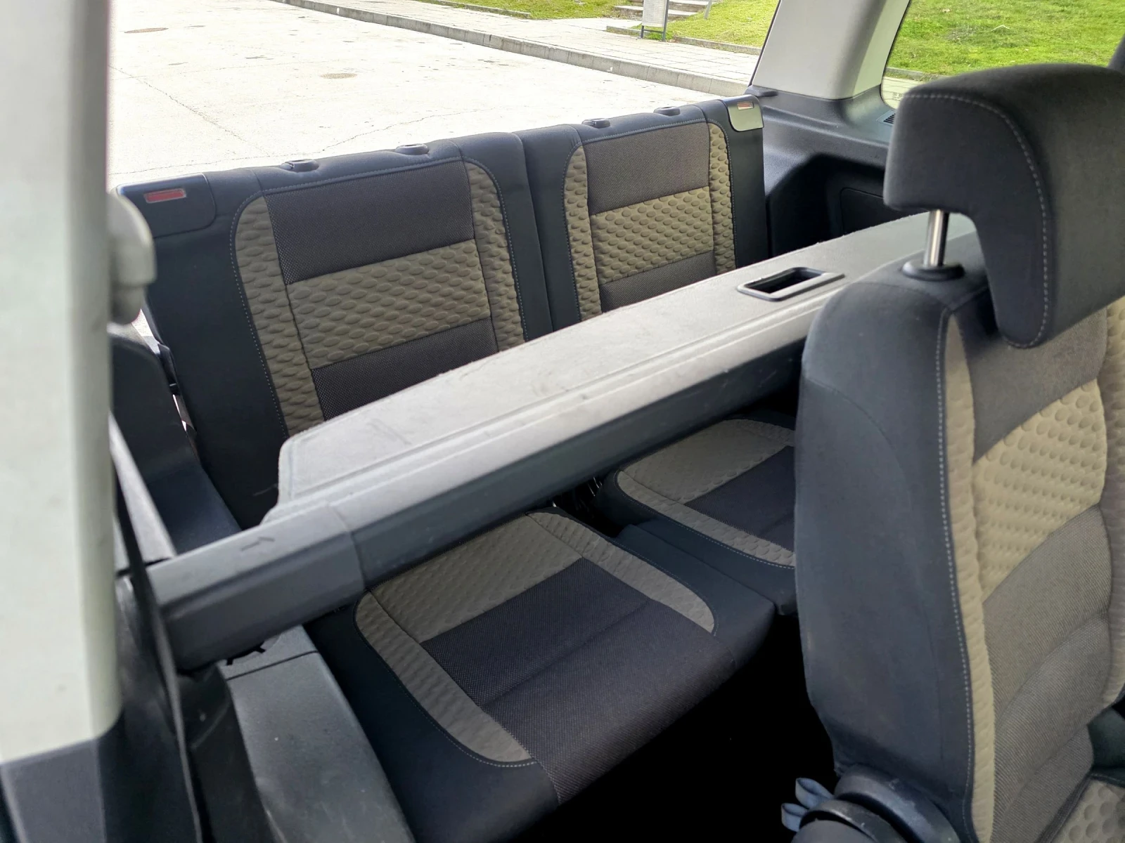 VW Touran 1.9TDi CROSS, снимка 16 - Автомобили и джипове - 53714350