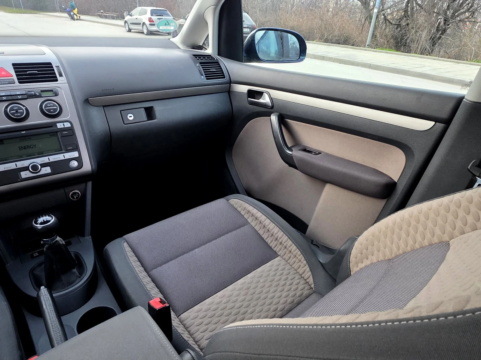 VW Touran 1.9TDi CROSS, снимка 12 - Автомобили и джипове - 53714350