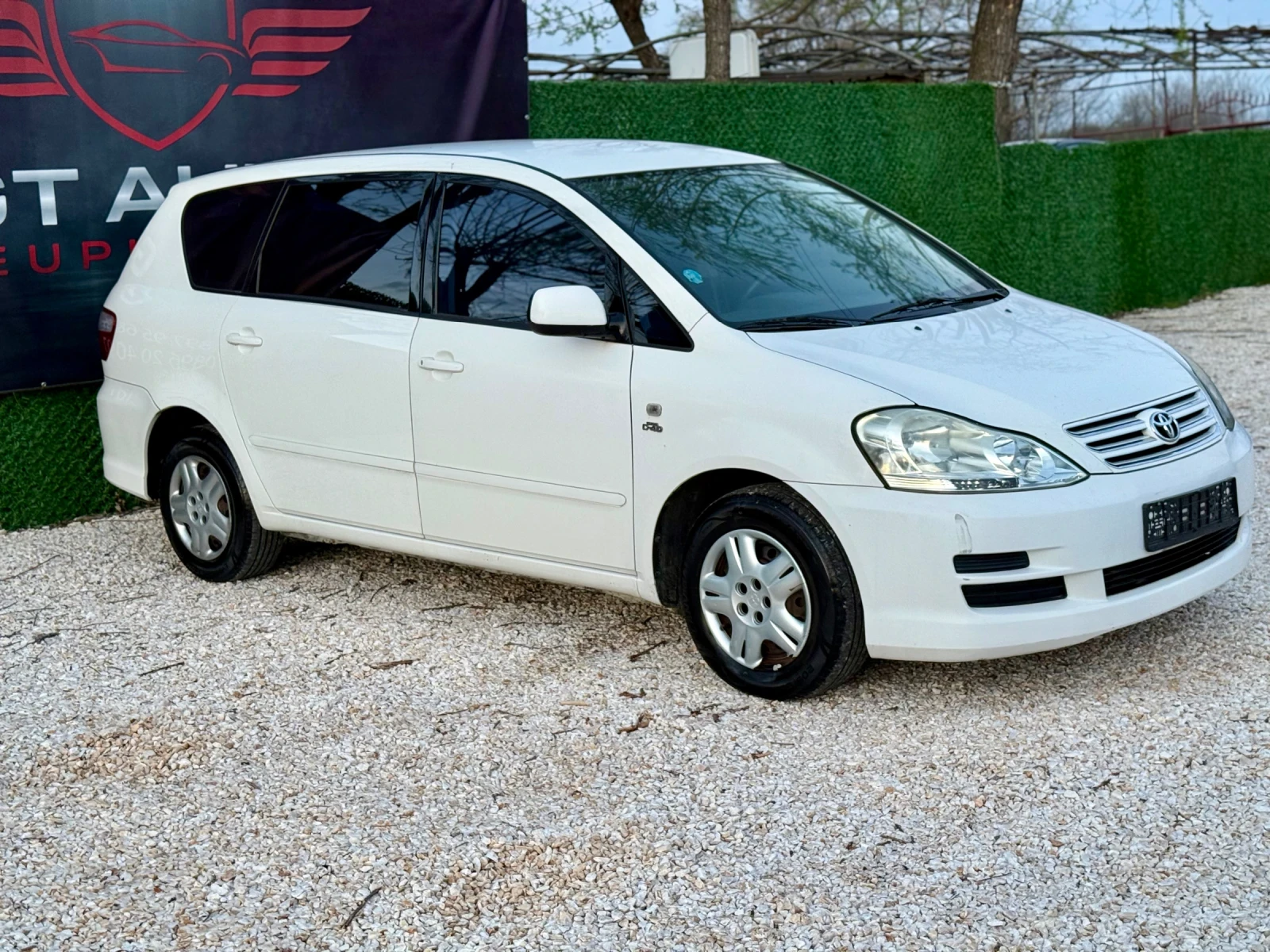 Toyota Avensis verso 2.0D/ 116кс./ 7местен/ КОЖА/ ПЕРФЕТНА, снимка 3 - Автомобили и джипове - 53990273