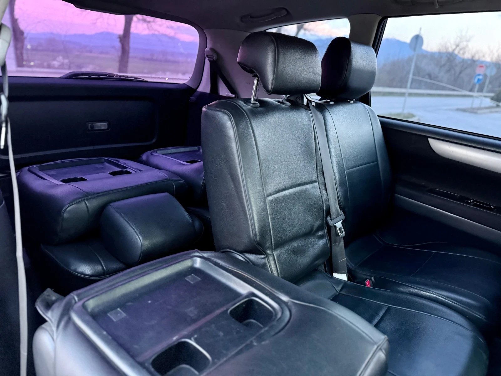 Toyota Avensis verso 2.0D/ 116кс./ 7местен/ КОЖА/ ПЕРФЕТНА, снимка 11 - Автомобили и джипове - 53990273