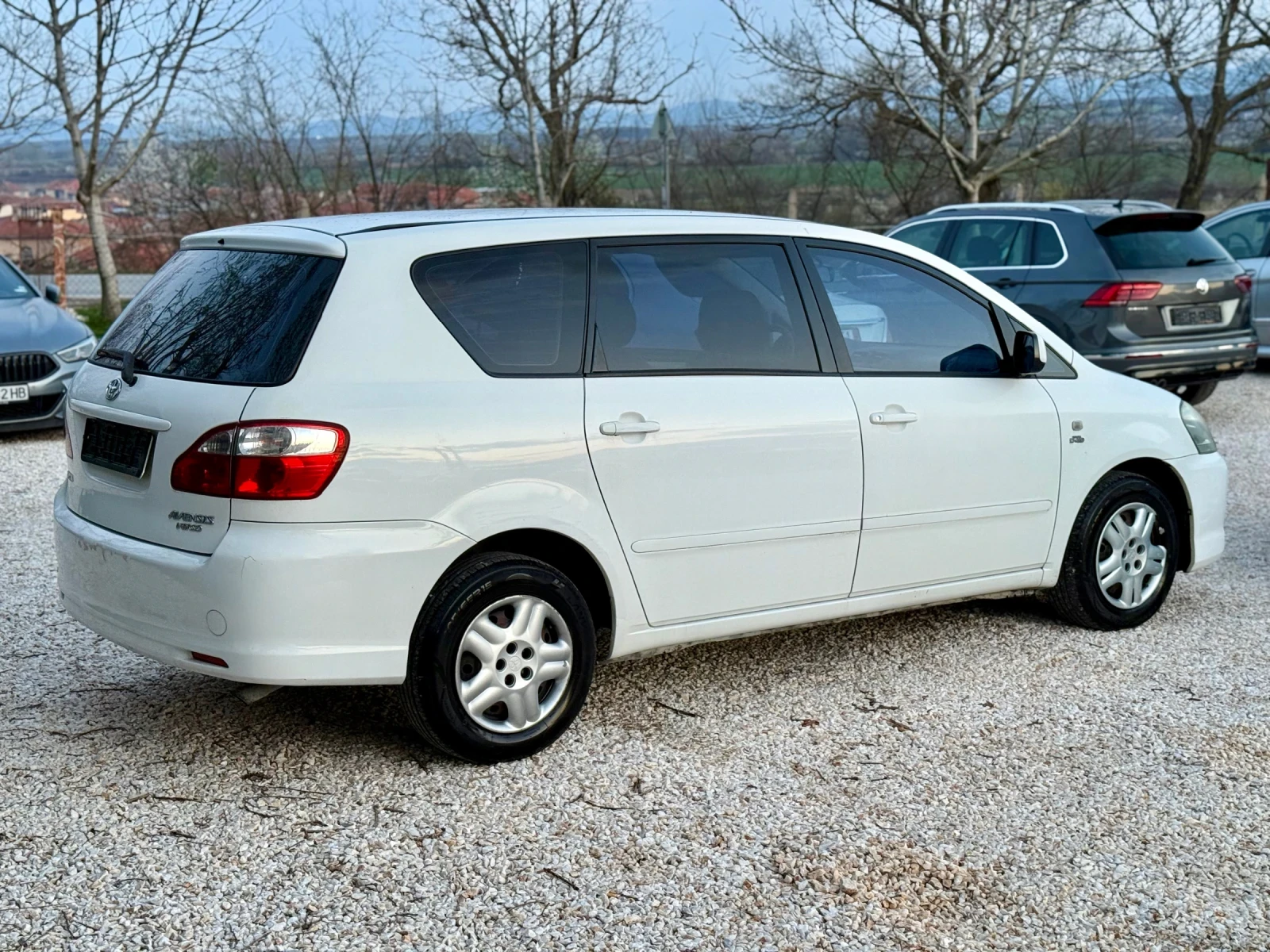 Toyota Avensis verso 2.0D/ 116кс./ 7местен/ КОЖА/ ПЕРФЕТНА, снимка 5 - Автомобили и джипове - 53990273