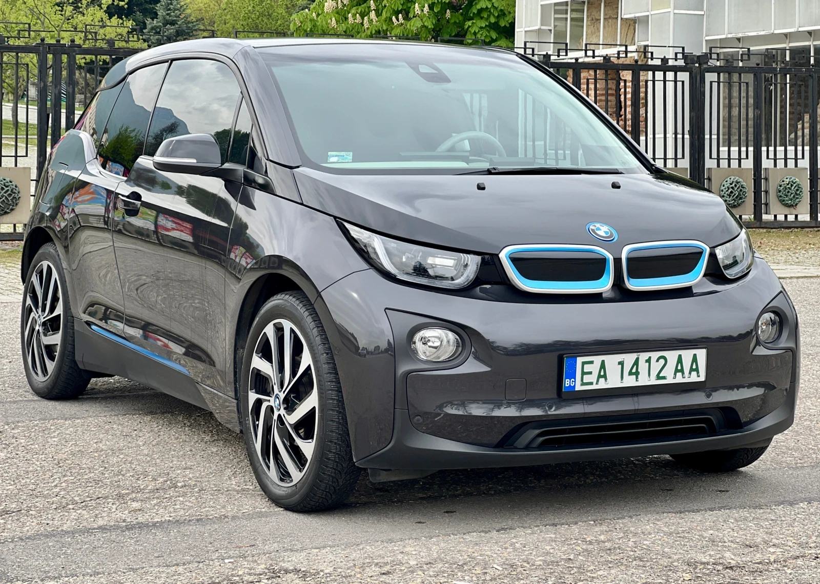 BMW i3 60AH* CAMERA* CARBON* ПОДГРЕВ, снимка 3 - Автомобили и джипове - 54475435