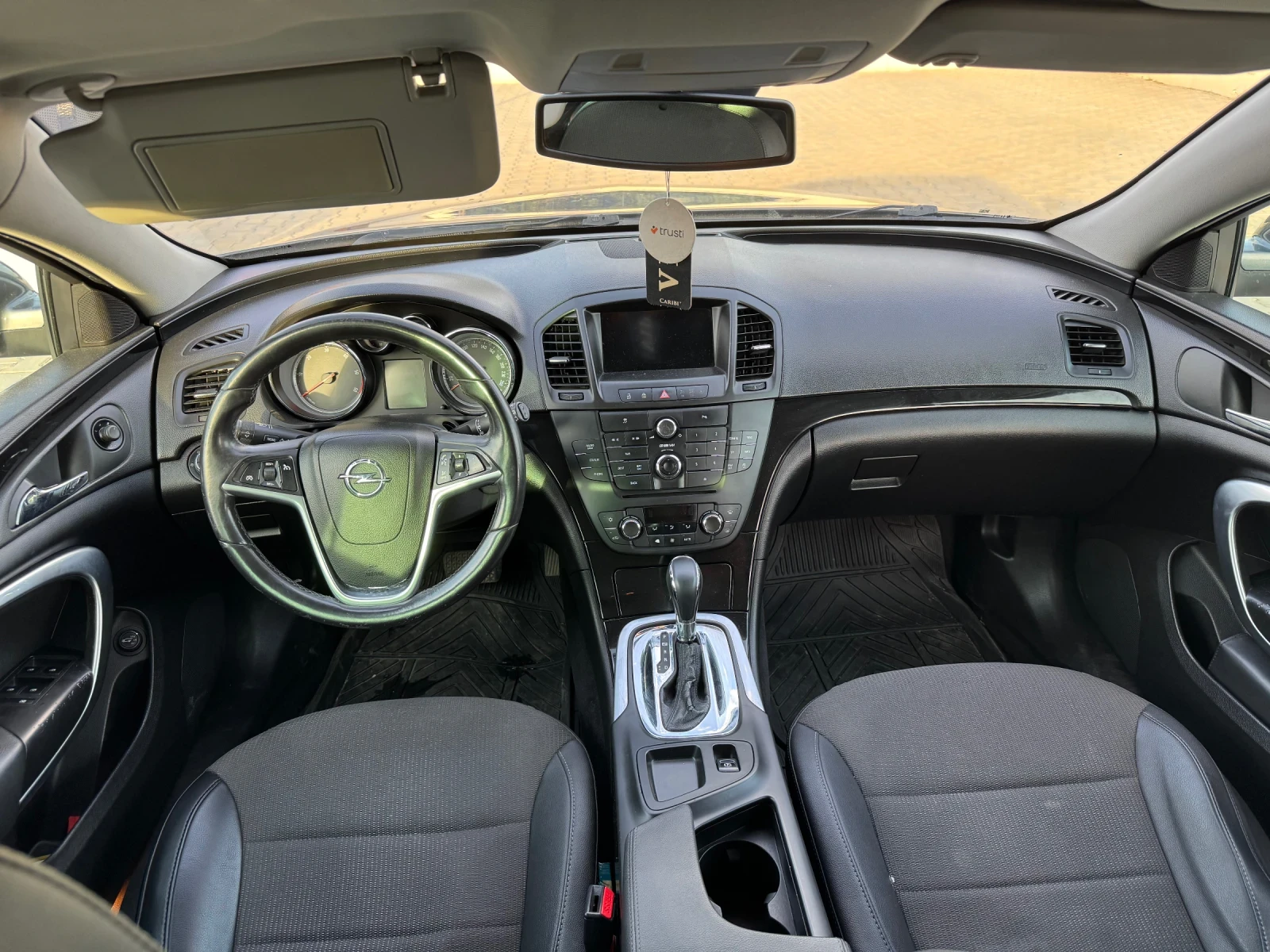 Opel Insignia 2.0 CDTi 160кс, снимка 11 - Автомобили и джипове - 54672194