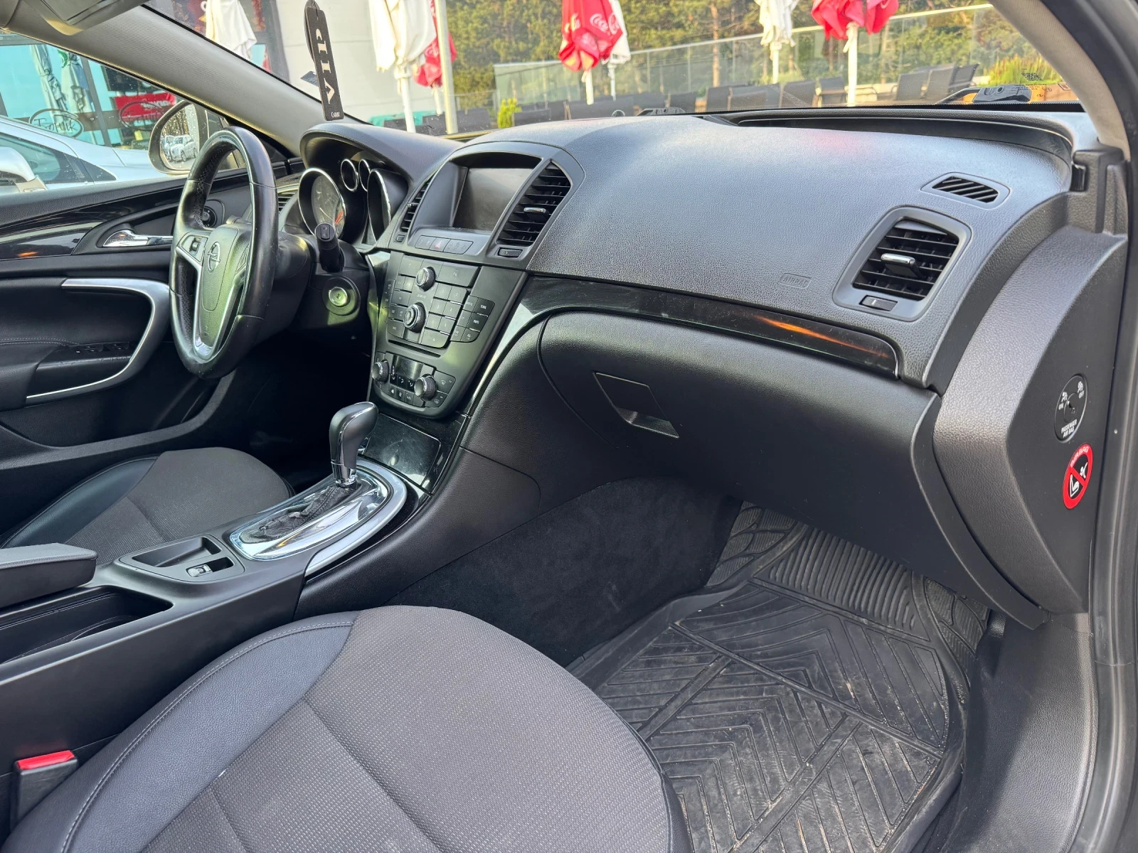 Opel Insignia 2.0 CDTi 160кс, снимка 14 - Автомобили и джипове - 54672194