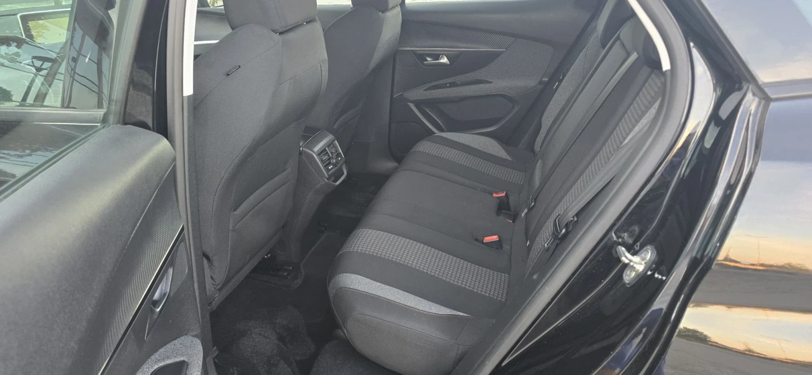 Peugeot 3008 1.6 HDI* GT-LINE* АВТОМАТ* НАВИ* КАМЕРА* FULL, снимка 11 - Автомобили и джипове - 56112851