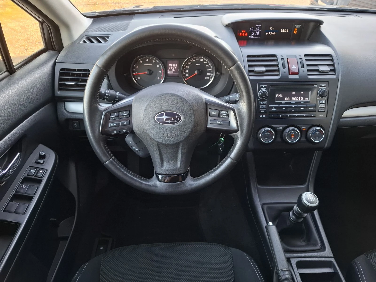 Subaru XV 2.0i-4x4-A/C, снимка 11 - Автомобили и джипове - 56568871