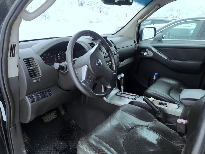 Nissan Navara 2.5d Automat, снимка 9 - Автомобили и джипове - 48483622