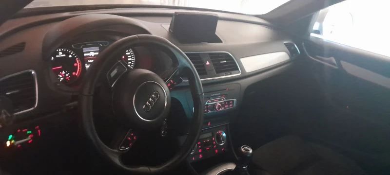 Audi Q3, снимка 5 - Автомобили и джипове - 52810515