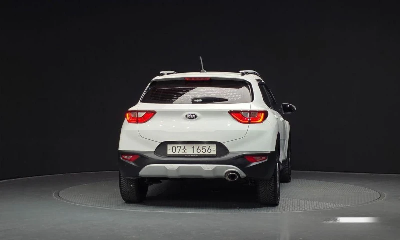 Kia Stonic Diesel 1.6 Prestige * НАЙ-ДОБРА ЦЕНА В БЪЛГАРИЯ* , снимка 4 - Автомобили и джипове - 52112105