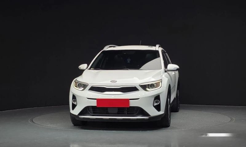 Kia Stonic Diesel 1.6 Prestige * НАЙ-ДОБРА ЦЕНА В БЪЛГАРИЯ* , снимка 3 - Автомобили и джипове - 52112105