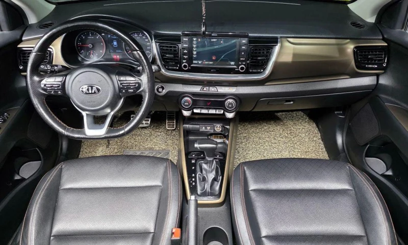 Kia Stonic Diesel 1.6 Prestige * НАЙ-ДОБРА ЦЕНА В БЪЛГАРИЯ* , снимка 7 - Автомобили и джипове - 52112105