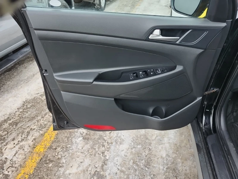 Hyundai Tucson * ESSENTIAL * CARFAX * ЦЕНА ДО БГ, снимка 9 - Автомобили и джипове - 52878225