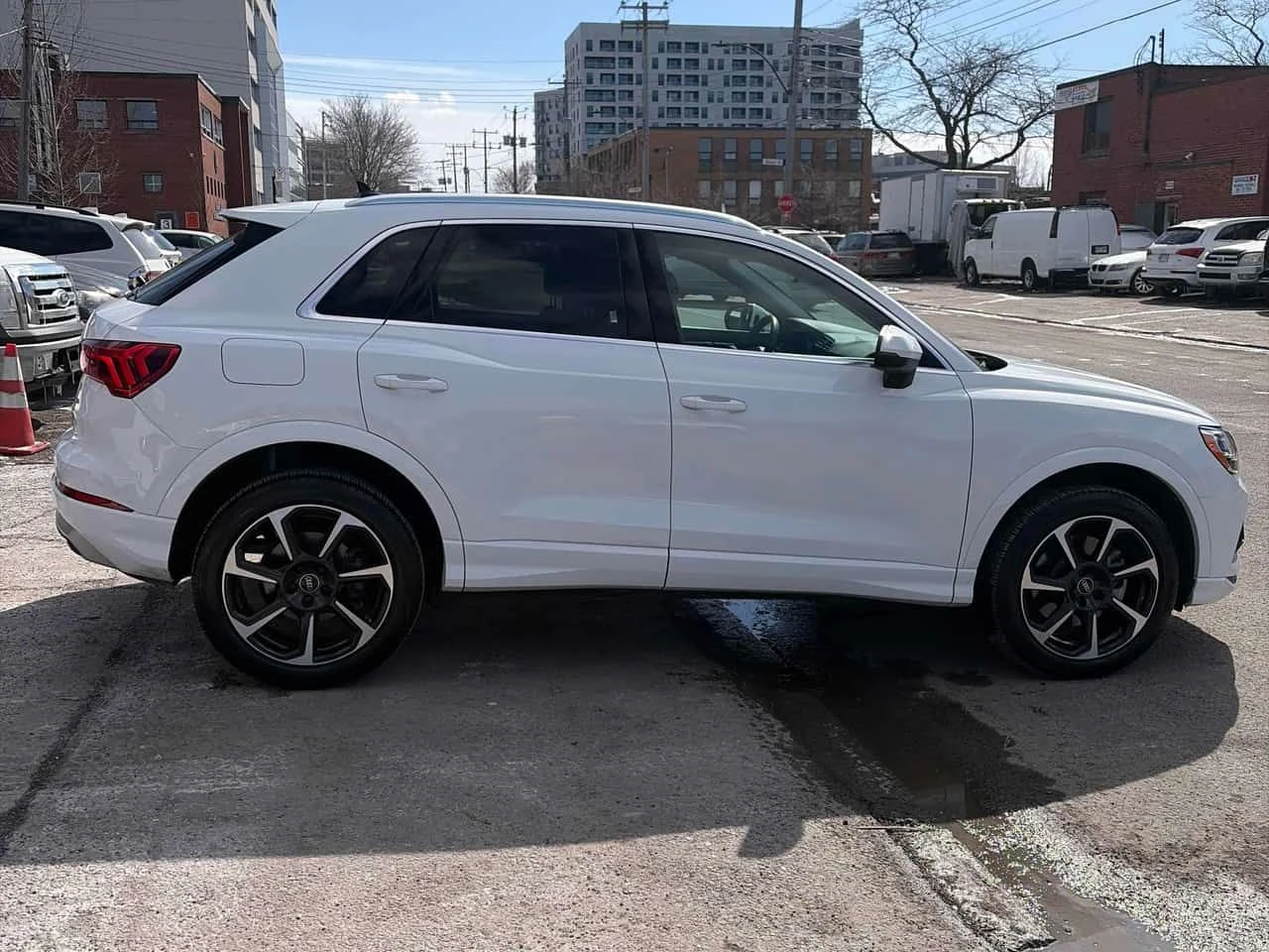 Audi Q3 * Progressiv * CARFAX * ������ * ������� * CARPLAY | Mobile.bg � ����������� 3
