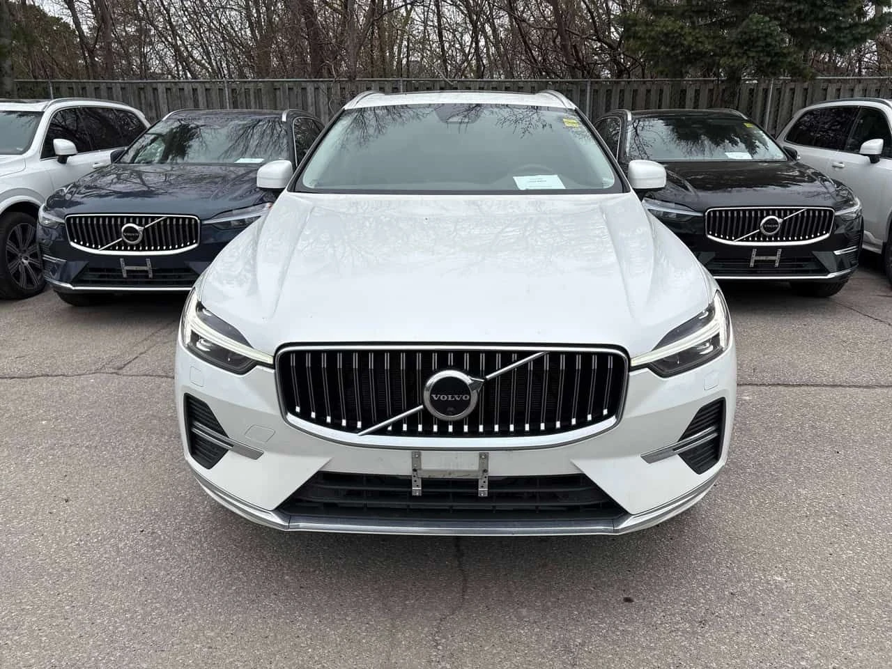 Volvo XC60 B6 AWD Plus Bright Theme  CARFAX, снимка 6 - Автомобили и джипове - 54323824