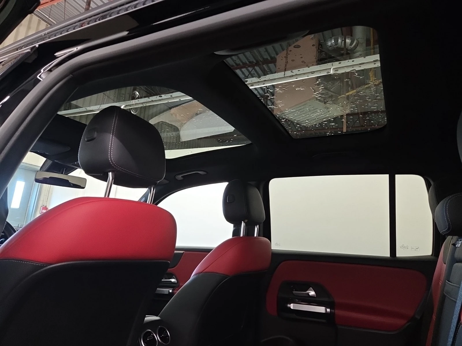 Mercedes-Benz GLB 250 АМГ/CARFAX/ПОДГРЕВ/ПАМЕТ/ПОДГРЕВ/, снимка 12 - Автомобили и джипове - 55995079