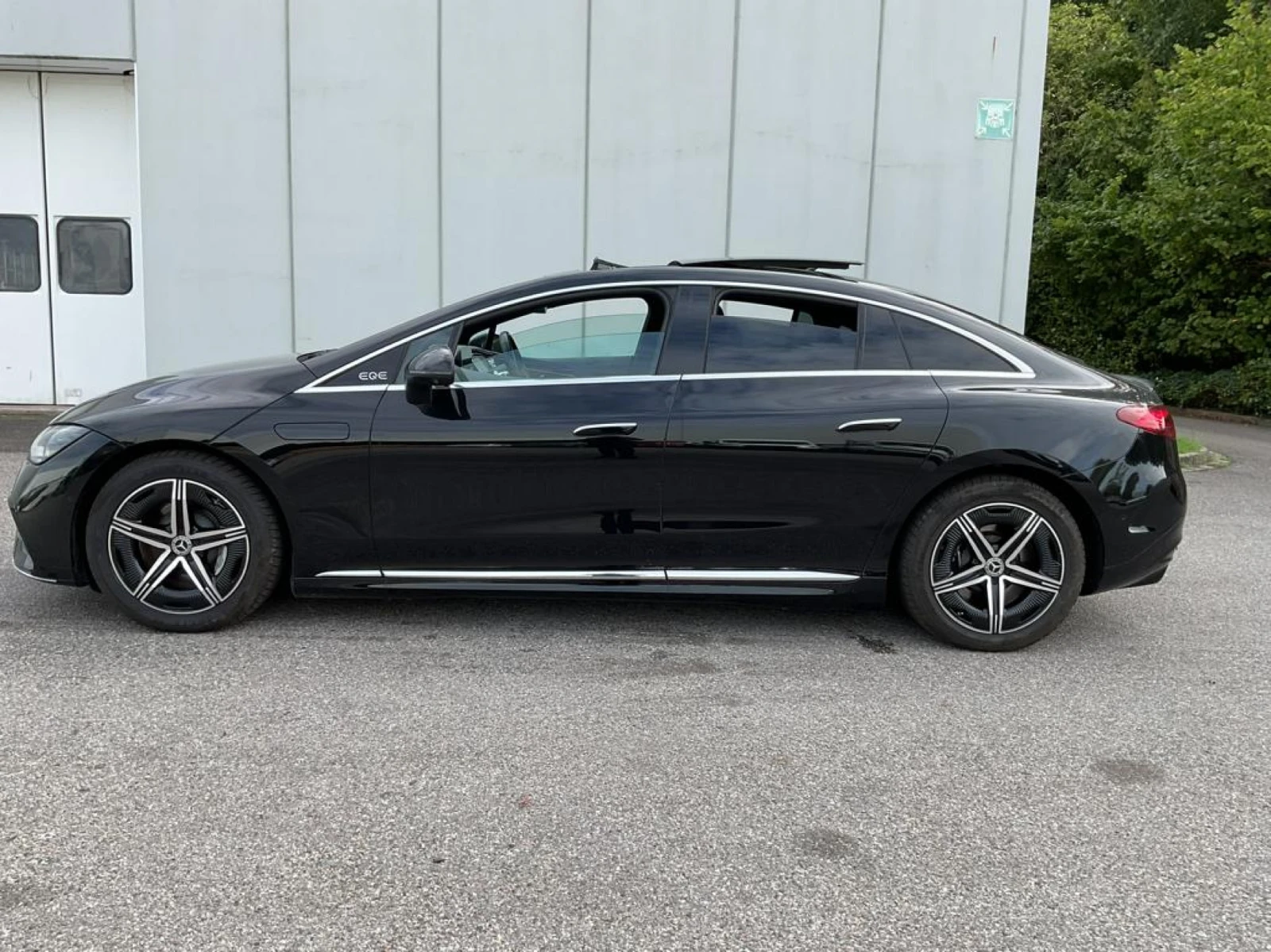 Mercedes-Benz EQE 350 AMG Line Leather LED Navi Panorama Camera | Mobile.bg � ����������� 5