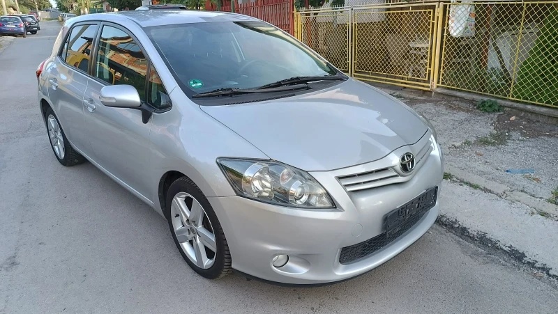 Toyota Auris 1.6 топ състояние , снимка 10 - Автомобили и джипове - 47098509