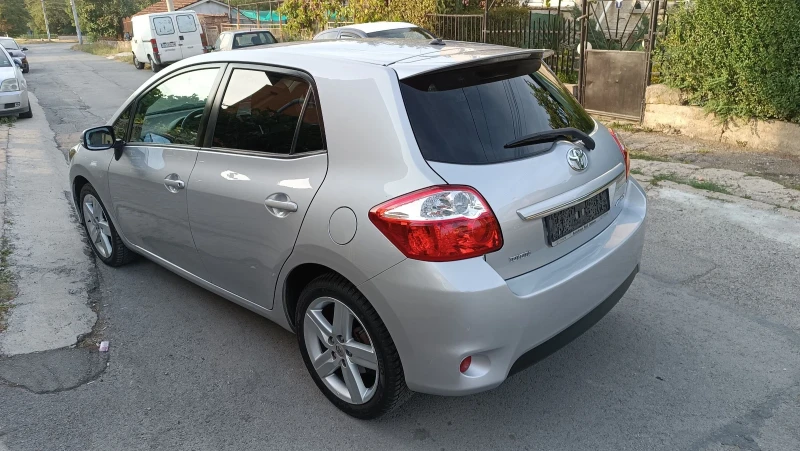 Toyota Auris 1.6 топ състояние , снимка 2 - Автомобили и джипове - 47098509