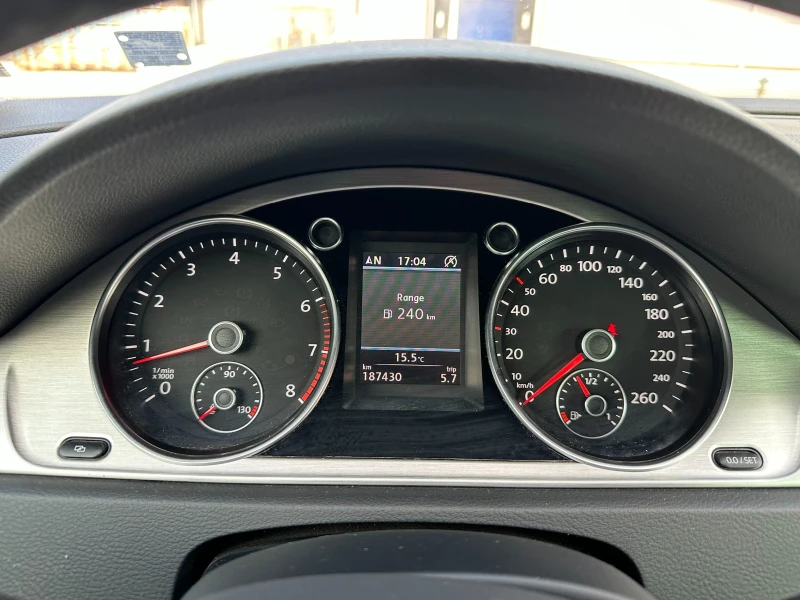 VW Passat 1.4i 122к.с. Автоматик, снимка 15 - Автомобили и джипове - 47788124