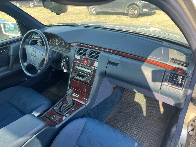 Mercedes-Benz E 200 E 200 ELEGANCE, снимка 13 - Автомобили и джипове - 50599299