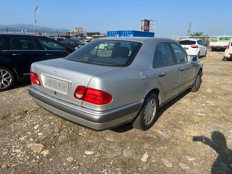 Mercedes-Benz E 200 E 200 ELEGANCE, снимка 5 - Автомобили и джипове - 50599299