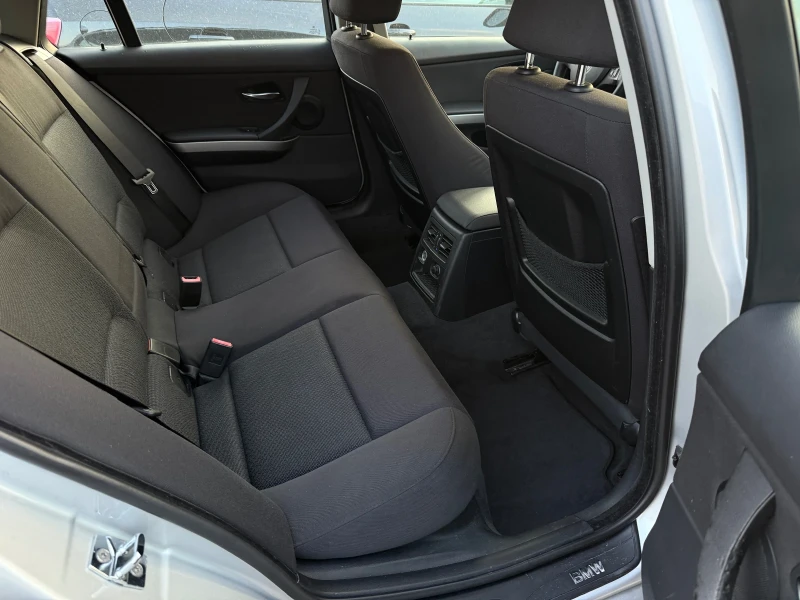 BMW 320 d navi xenon automat Italia, снимка 14 - Автомобили и джипове - 51671129