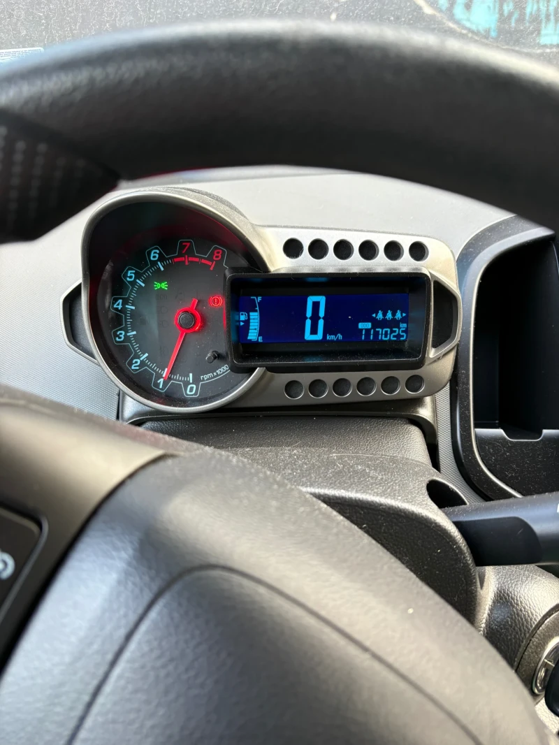 Chevrolet Aveo, снимка 10 - Автомобили и джипове - 53141555