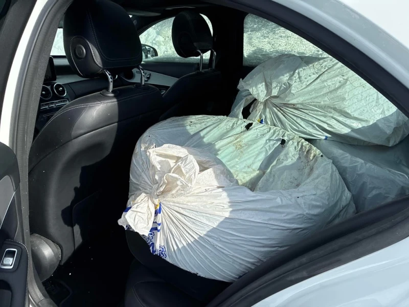 Mercedes-Benz C 300 * CARFAX * БЕЗ ПЪРВОНАЧАЛНА ВНОСКА, снимка 12 - Автомобили и джипове - 53205110