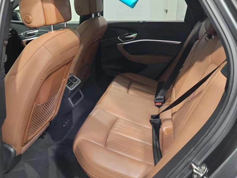 Audi E-Tron TECHNIK С РЕГИСТРАЦИЯ & АВТО КРЕДИТ, снимка 13 - Автомобили и джипове - 53263971