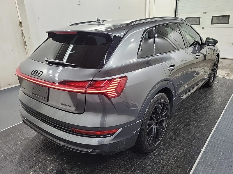 Audi E-Tron TECHNIK С РЕГИСТРАЦИЯ & АВТО КРЕДИТ, снимка 4 - Автомобили и джипове - 53263971
